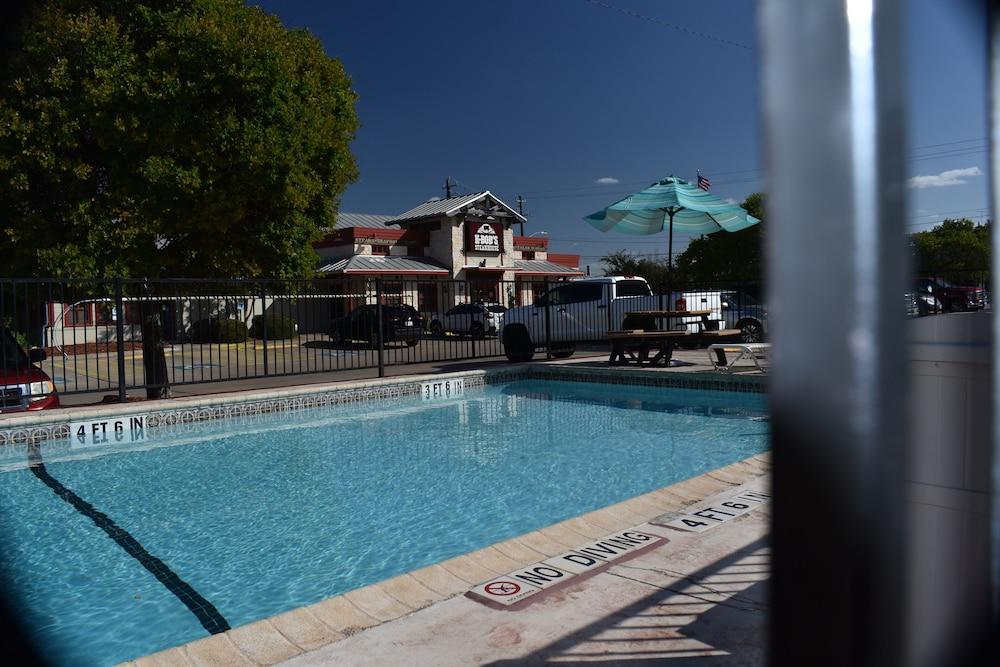 Super 8 By Wyndham Fredericksburg Hotell Eksteriør bilde