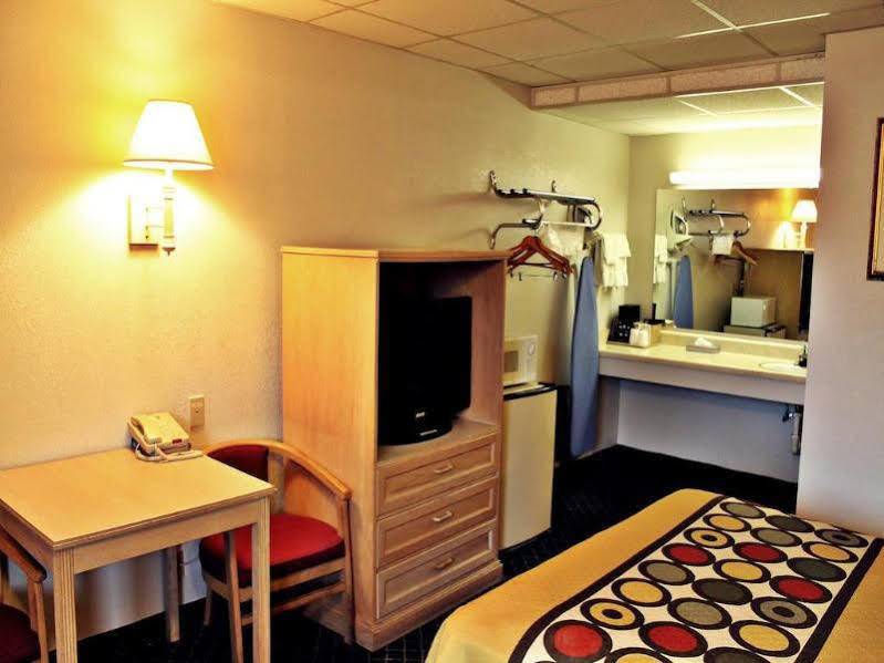 Super 8 By Wyndham Fredericksburg Hotell Eksteriør bilde