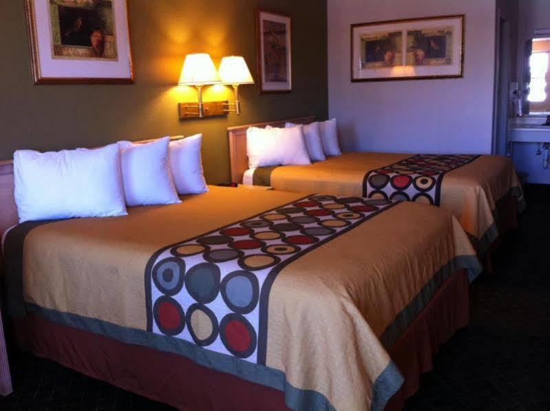 Super 8 By Wyndham Fredericksburg Hotell Eksteriør bilde