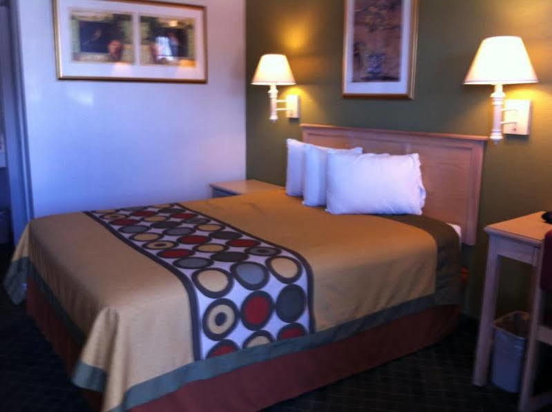 Super 8 By Wyndham Fredericksburg Hotell Eksteriør bilde